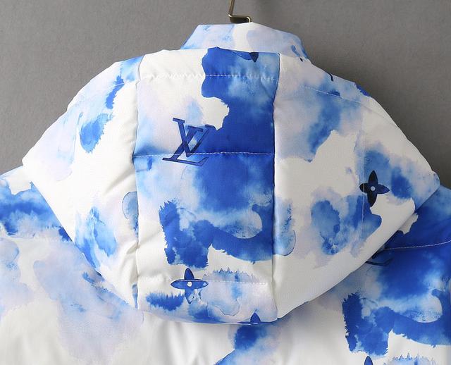 新款羽绒服。这款号称羽绒服届最贵的，全部90绒的