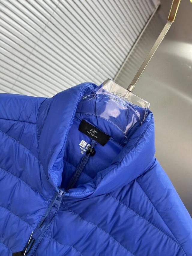 高品质羽绒服极度防寒 顶级的设计 让整件羽绒服更为
