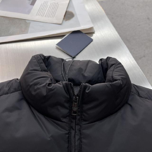 2025秋冬新款羽绒服。这款号称羽绒服届最贵的，全部90绒