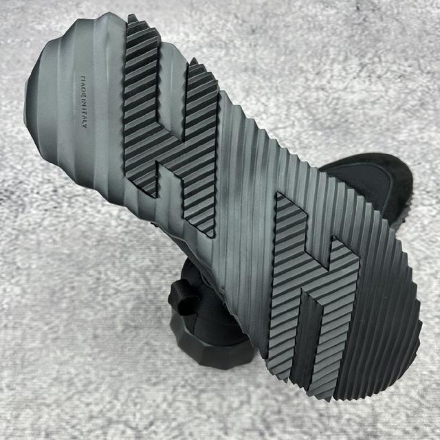 H家2023giga运动鞋新品 增高5cm ，妥妥神器一枚