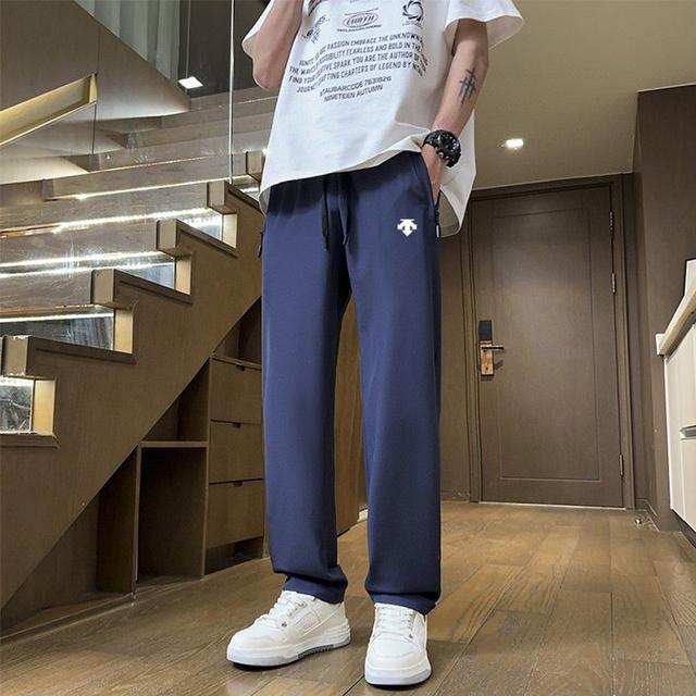 迪桑特DESCENTE男士透气梭织短裤运动休闲健身短裤。