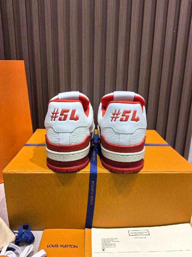 顶尖品质工厂出品，把控有制！所以整体下来一双鞋子的成本巨大