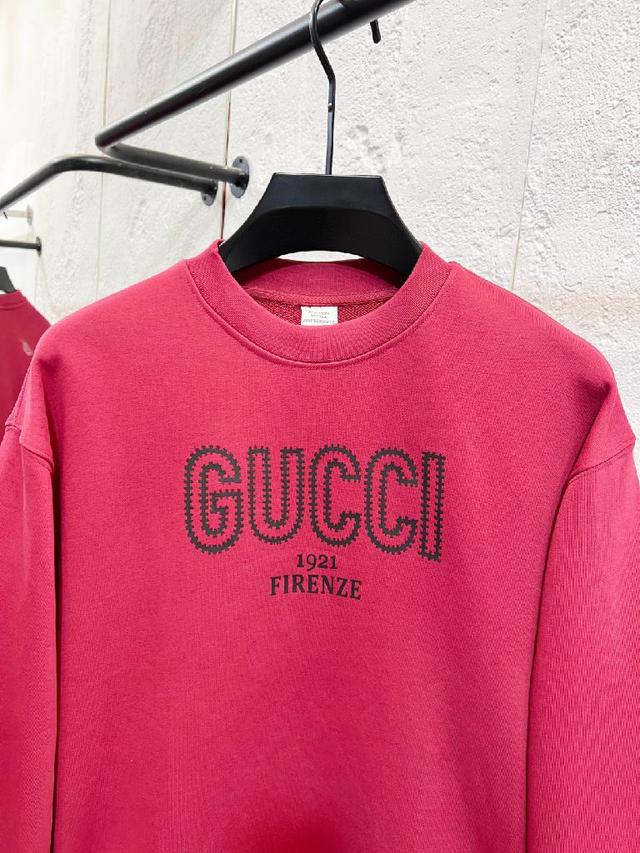 品牌元素设计理念，体现高品质。手感细腻柔软！呈现休闲裁剪