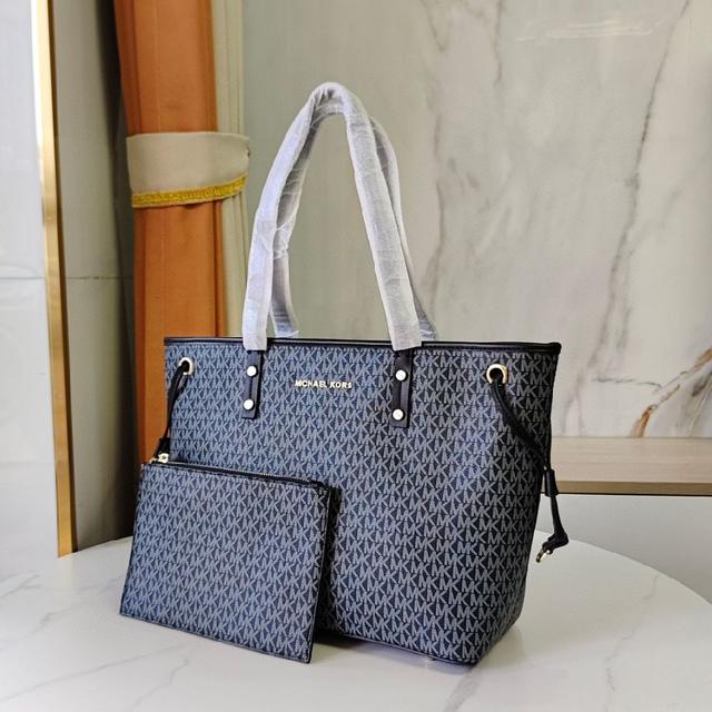 2020新款抽绳托特包单肩购物袋🛍️经典原厂御用PVC字母