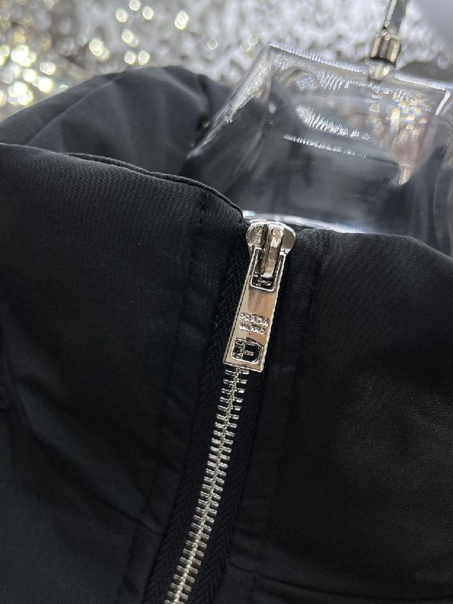 官网款2025秋冬新款羽绒服。这款号称羽绒服届最高端的