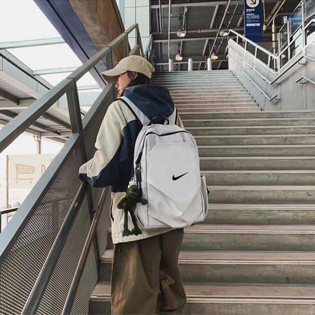 耐克Nike青蛙挂件男女双肩大书包电脑旅行背包