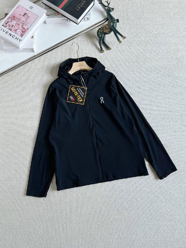设计特点 插肩袖宽松版型，防晒50+ 袖长加长1公分 带拇指套 防晒防风