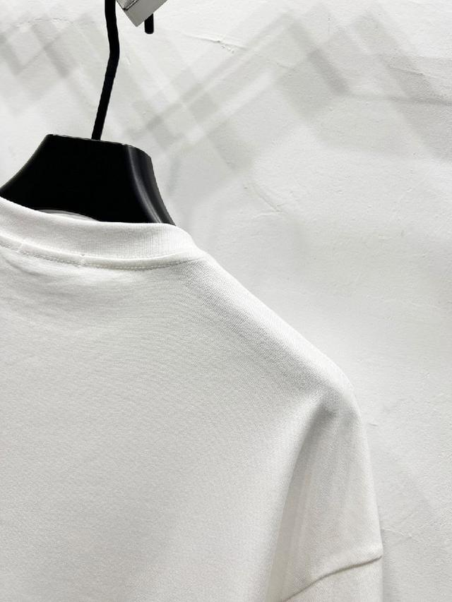 法国路威酩轩集团-LVMH旗下品牌，著名奢侈品箱包和