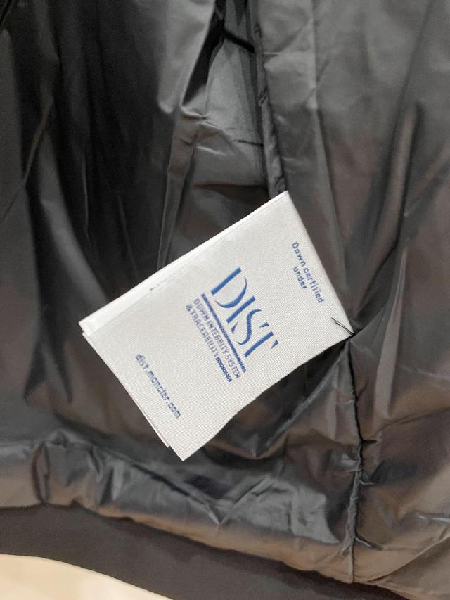 顶尖一线成衣，整件衣服采  用手重工艺设计