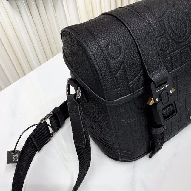 米色和黑色Dior Oblique提花 正面铂金铜丝DIOR标志