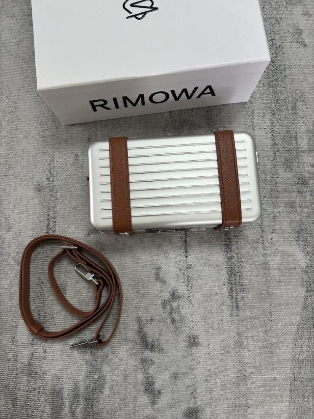 拉杆手柄皮牌都是绿色，超级有特色，绿色控必入！