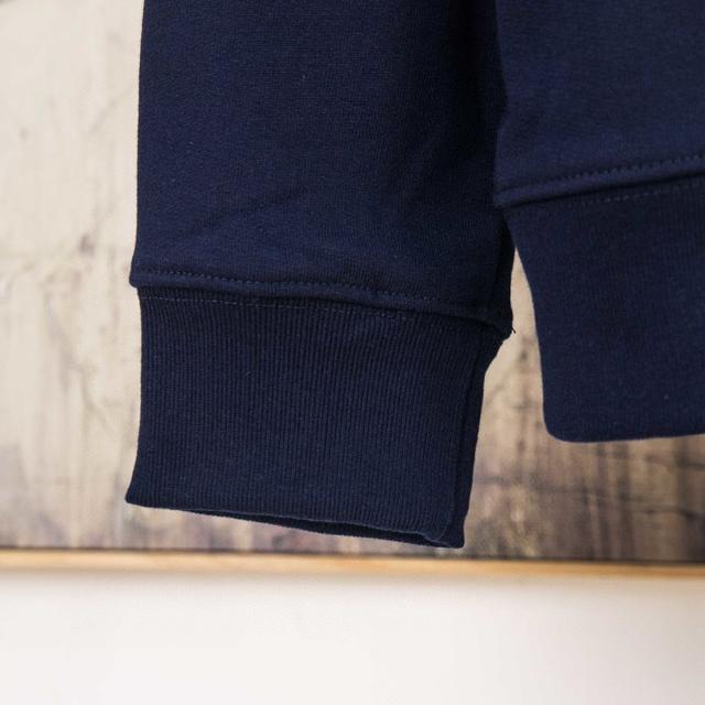 印花采用网点拔点，电脑打描打印出原版图按，每一个点位与模糊