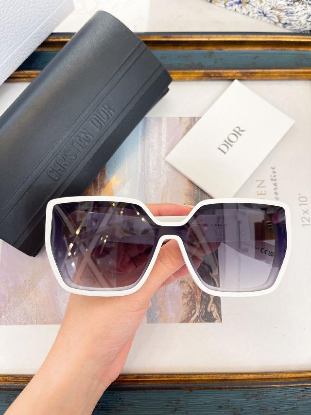 DIOR太阳眼镜