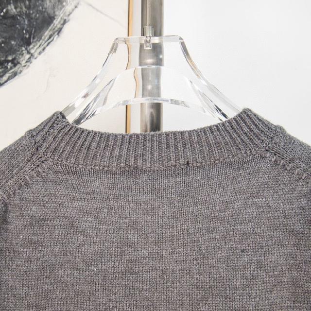 刺绣采用进口百灵达刺绣机器，该款刺绣经过调改6产后已达到原版1：1效果