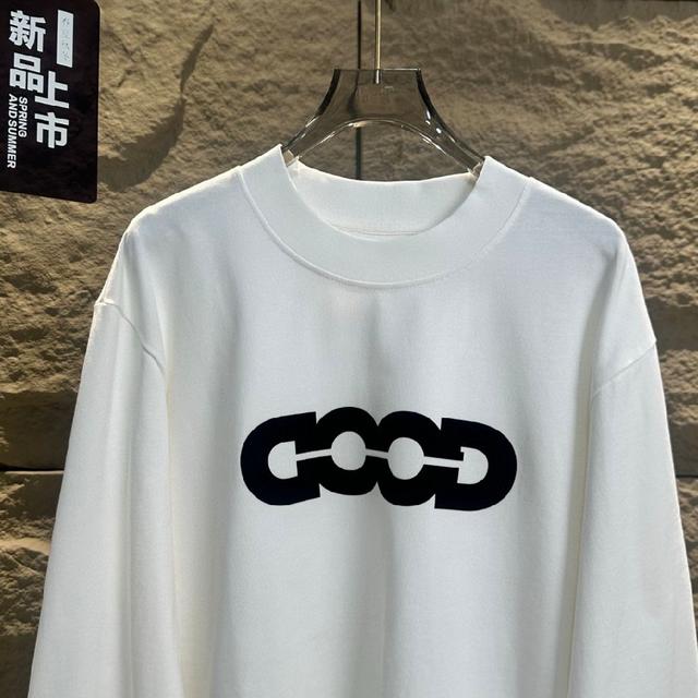 该创意团队由一帮怀揣梦想与满腔热血的年轻人组成。在这个由创造性和