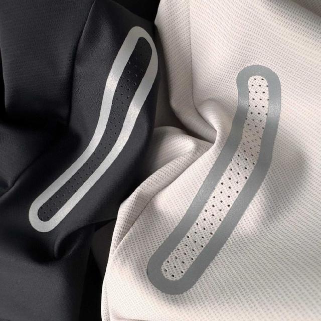 迪桑特/DESCENTE 夏季新款纯色通勤休闲胸前大logo图案