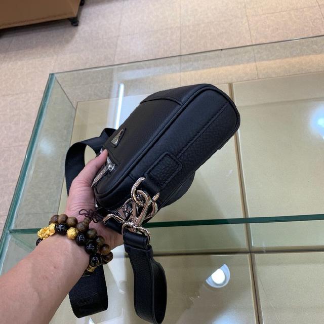 级原版货普拉达专柜最新款，双用型