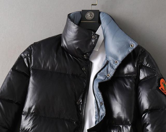 秋冬新款羽绒服。这款号称羽绒服届最贵的，全部90绒的