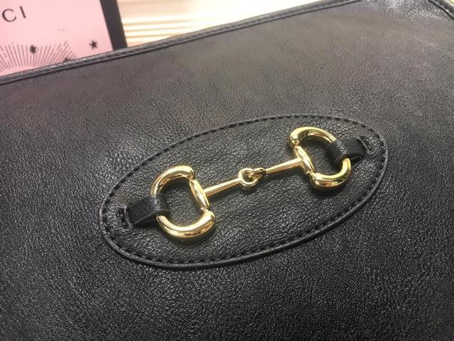 由GG Supreme印花帆布搭配红色皮革镶边延续经典🛍