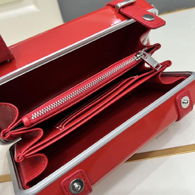 Rimowα被巨头收购，感觉档次又提高了一个度，尤其是实物小盒子采用