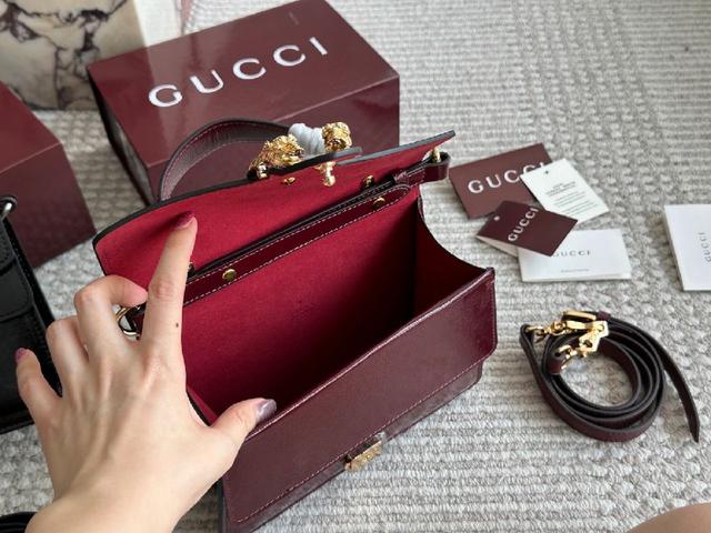 经典 GucciGG 老花的标识，辨识度很高，材质经典耐用