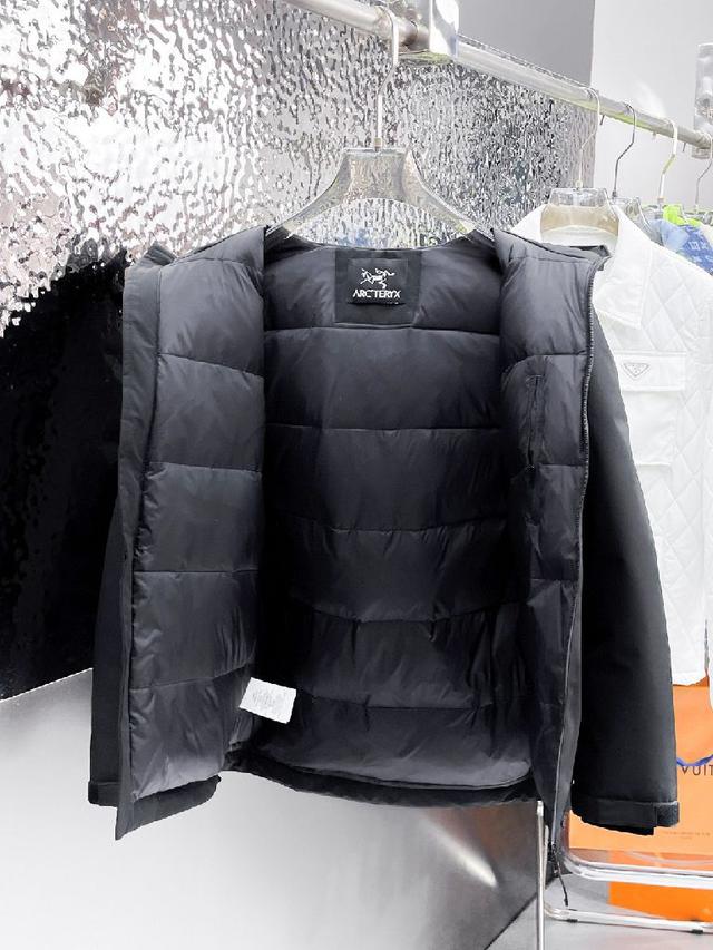 款羽绒90白鸭绒外套，秀场新品‼品相非常完美，