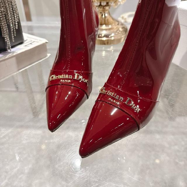 在一众明星的带动下这款鞋的热度只增不减！ 在刚柔