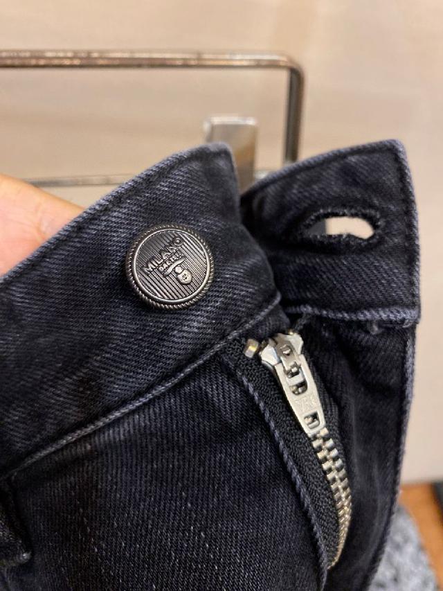 对于它的实穿性不得不竖起一个大拇指了，版型／细节设计没得挑