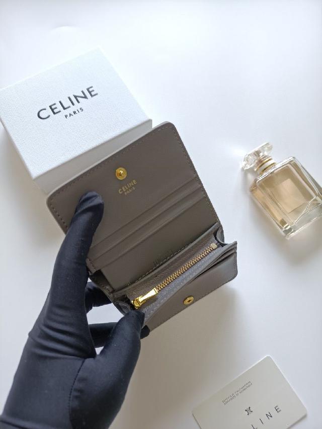 经典花纹大面内配平纹超纤，金色饰面