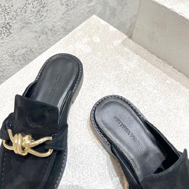 搭配内胆羊皮舒适设计 设计感十足 一款彰显个性 潮