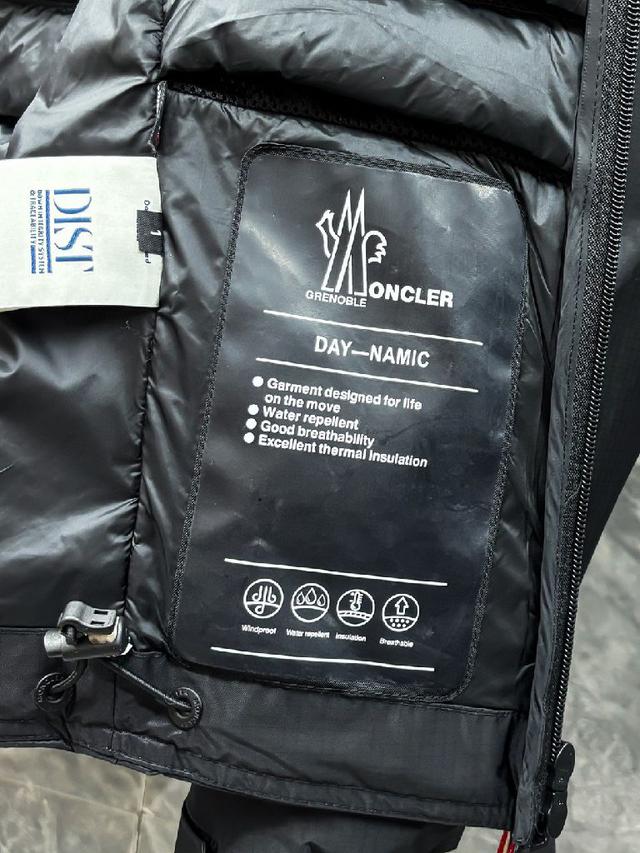 90鹅绒 秋冬新款防水尼龙防风连帽立领羽绒服 男士立体浮雕压花