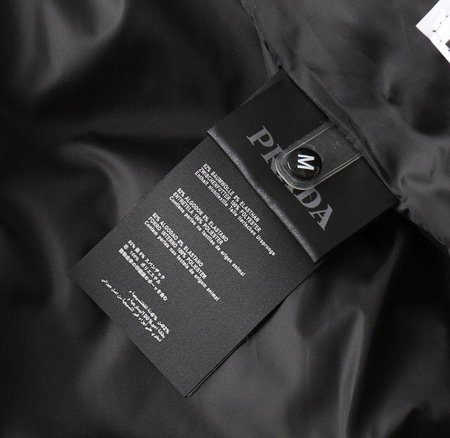 秋冬新款羽绒服。这款号称羽绒服届最贵的，全部90绒的