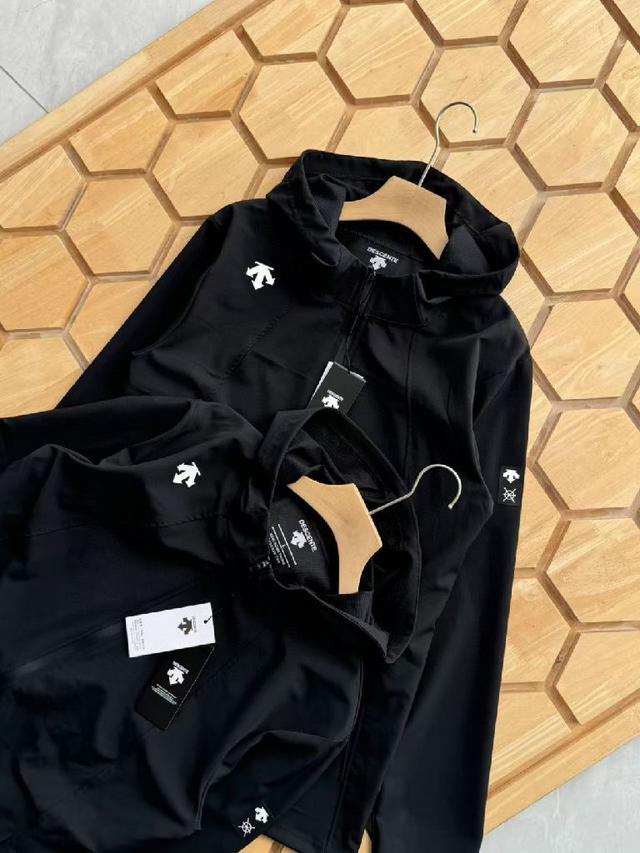 迪桑特短袖科技面料男子休闲圆运动圆领短袖 版型简洁帅气！