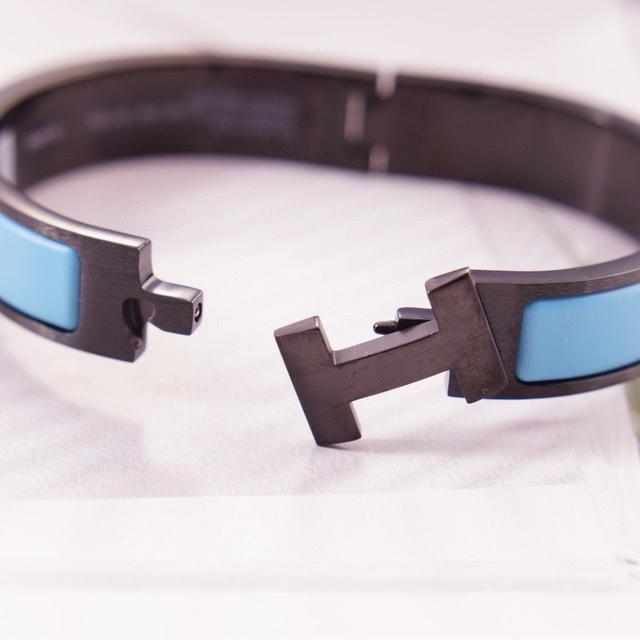 爆火的H黑武士手镯 中性款式 男女都可以戴 尺码：17-19 cm磨砂超显高