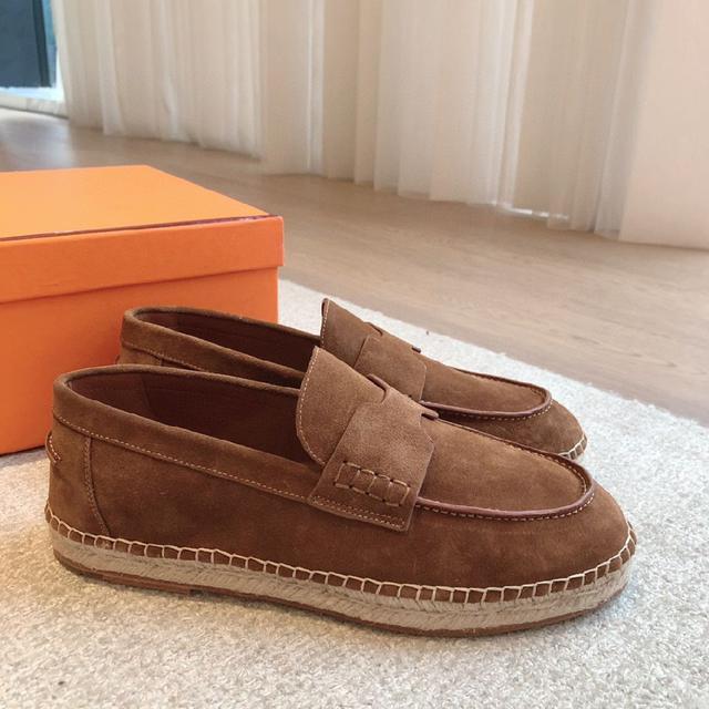 有一定厚度增高显腿长！透体透气 舒适的小牛皮，进口羊京