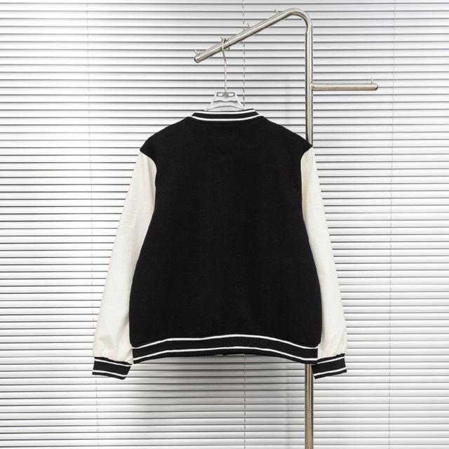 此款采用50羊毛50聚酰胺纤维26支双股混纺纱对板定染蓝色和红色