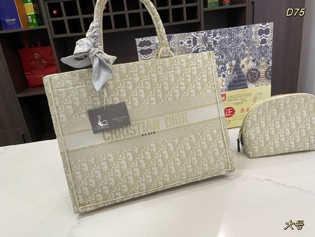 Dior book tote 今年最喜欢的一款购物袋 tote我用的次数最多的包，