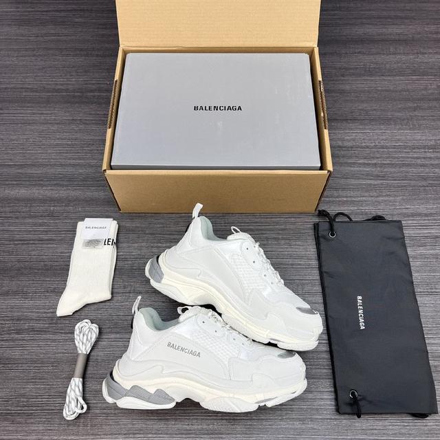 一代巴黎世家 原版复刻 无限还原ZP正确字体粗细、位置、大小 ，正