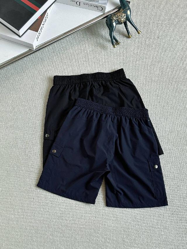 采用高端印花 品质保证 袖口领口和下摆选用高端罗纹面料