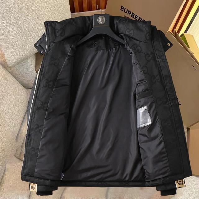 新款羽绒服。这款号称羽绒服届最贵的，全部90绒的