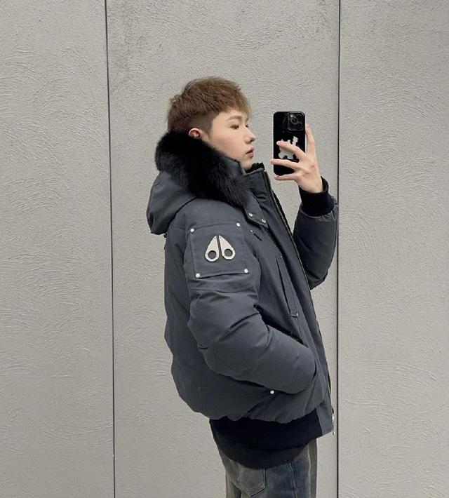 LOGO采用圆润金属剪刀✂️.个性十足！具有极高辨识度.备受国际一线明星青睐