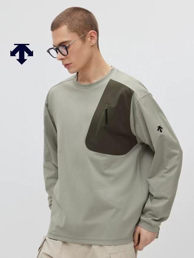 面料轻盈柔软，垂坠感十足，走路时裤腿轻轻摆动，自带灵动飘逸感