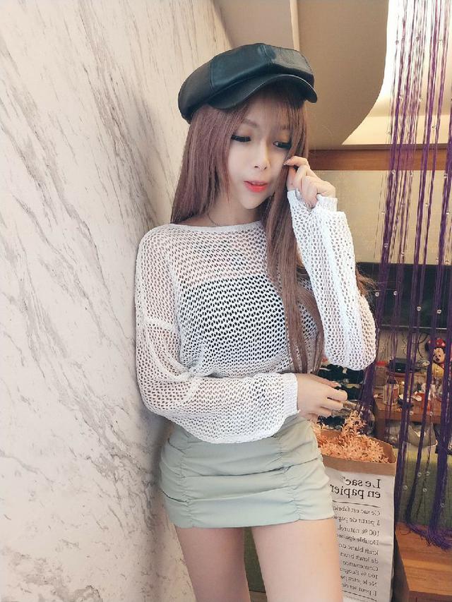 小性感美背珍珠洞洞透膚上衣
