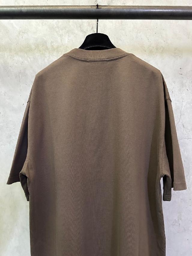 采用高定超重磅全棉双纱紧密新疆棉 克重400克 搭配2*2索罗娜罗纹