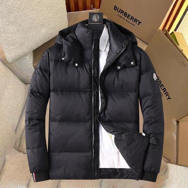 新款羽绒服。这款号称羽绒服届最贵的，全部90绒的。
