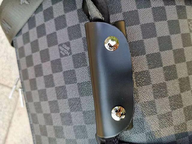 最新🔥爆款拖轮箱出货了👏👏👏原版皮质。数量不多，赶紧抢购[勾引