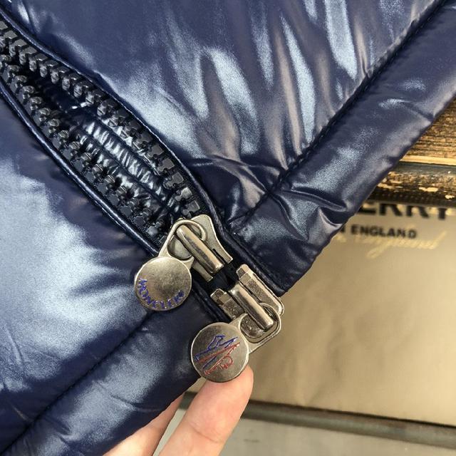 盟可睐#轻薄款/明星同款/羽绒夹克 描述： 受到8年代标致性外套的影响