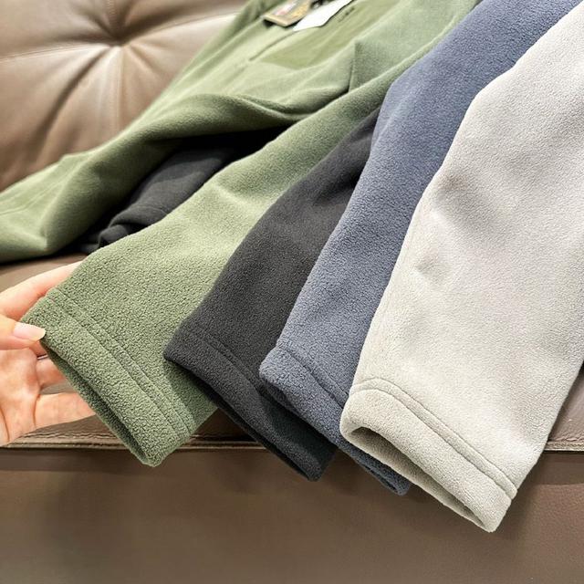整件衣服完全塞的满满当当  冬日站在大雪中也完全没有感觉
