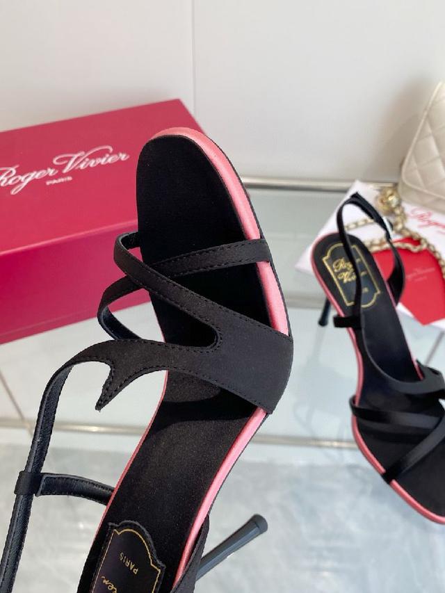 Roger Vivi   SS26早春新款凉鞋