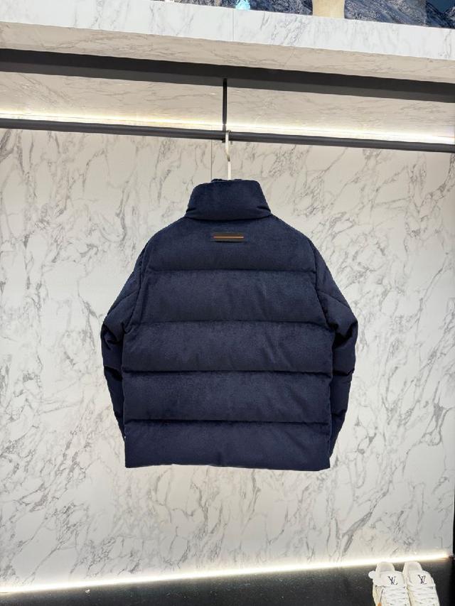 服2025最新款时尚设计师款羽绒外套.处处细节显工艺足够